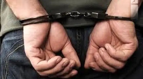 دستگیری سارق جوان هنگام سرقت / در زابل رخ داد