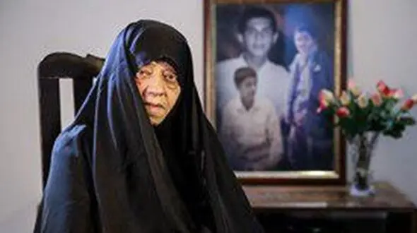 مادر شهیدان «شاهنده» به‌ سوی 2 فرزند شهیدش پر کشید + عکس