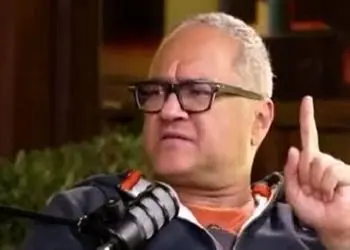 فیلم / تغییر شعارهای رامبد جوان : در خندوانه همه را به داشتن حال خوب تشویق می کرد حالا میگه: به هم قول بدیم بمیریم! ... همه باید پاش وایستن! ...