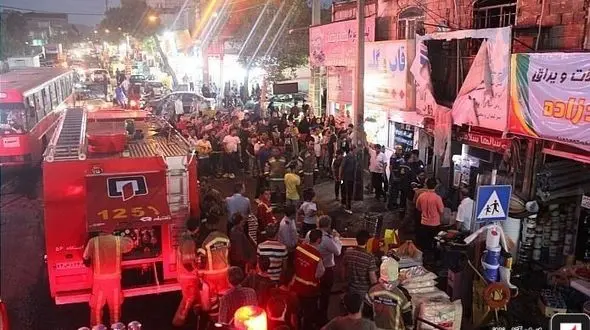 آتش سوزی در مغازه رنگ فروشی در تهرانپارس + عکس 