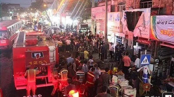 آتش سوزی در مغازه رنگ فروشی در تهرانپارس + عکس 
