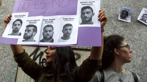 حکم عجیب دادگاه برای 5 شیطان باند گله گرگ ها / آن ها در پرونده آزار دختر 18 ساله آزاد شدند + عکس 