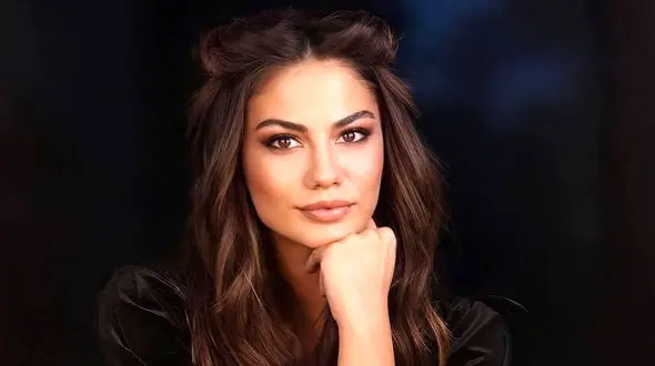 2 لباس عروس حسرت برانگیز خانم بازیگر در شب جشن ! / همه خیره ماندند !