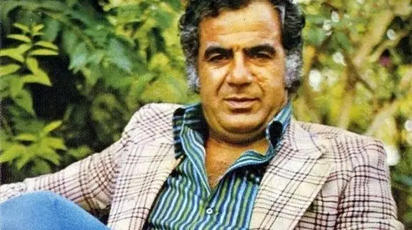 ناصر ملک مطیعی و ایرج قادری در پشت صحنه فیلم «نقره داغ»، سال ۱۳۵۰