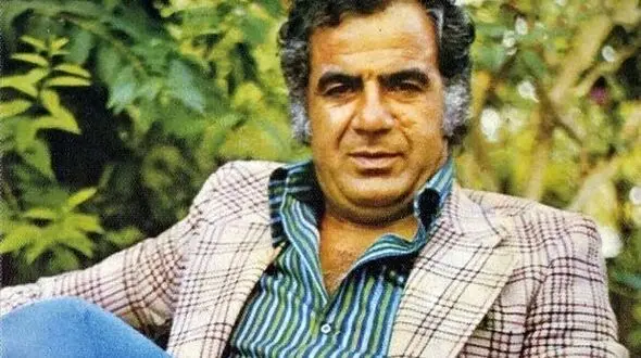 ناصر ملک مطیعی و ایرج قادری در پشت صحنه فیلم «نقره داغ»، سال ۱۳۵۰