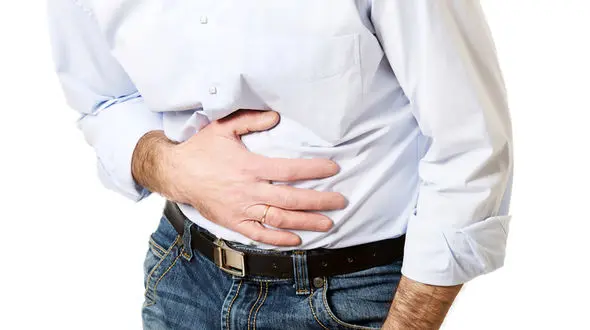 دلیل مبتلا شدن به نفخ و یبوست در روزه داری + روش درمان