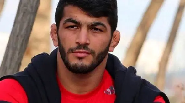 جنجال عکس های حسن یزدانی و یک زن در مازندران / او کیست ؟ 