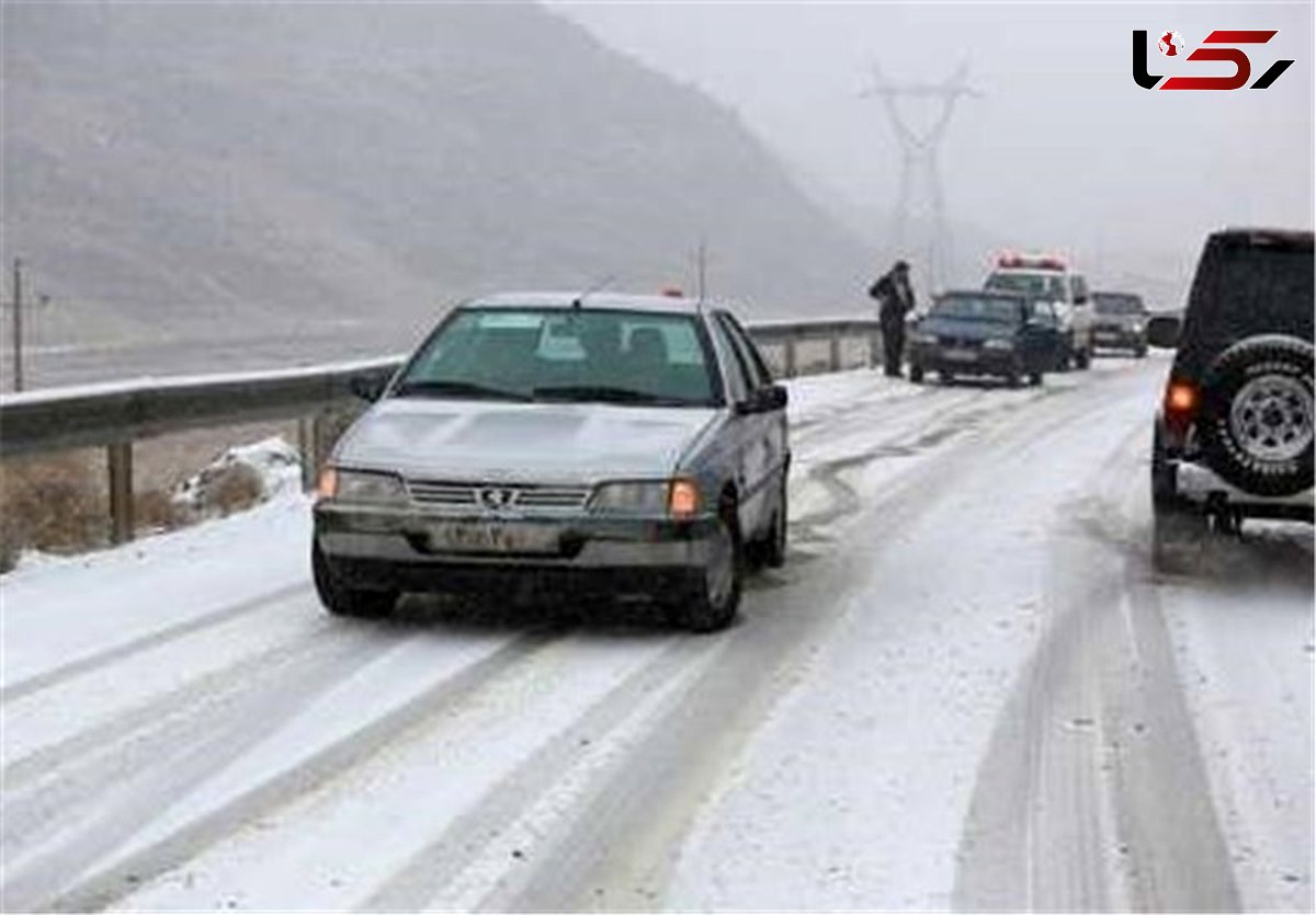 بارش شدید برف در محورهای اصلی لرستان/ تردد خودروها با زنجیر چرخ میسر است