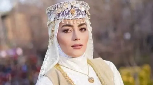  هدیه بازوند آقازاده است ؟! / پدر واقعی روژآن سریال نون خ کیست ! + عکس