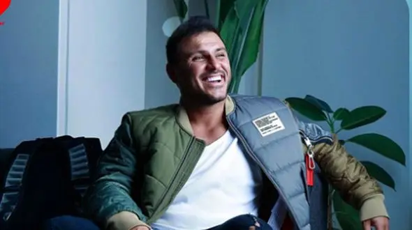 دانلود آهنگ باشکوه آرمین زارعی/ خاطراتو فراموش میکنم مو به موشو