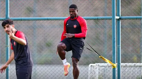 بازتاب حضور سرژ اوریه در تمرین‌های پرسپولیس در رسانه های خارجی : یادمان رفته بود او بازیکن حرفه ای است!