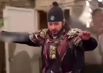 فیلم آواز شاد /  جومونگ لعنتی سمی شد دستمال کردی گرفته چه رقصی میکنه با آهنگ لرزان لرزان ...