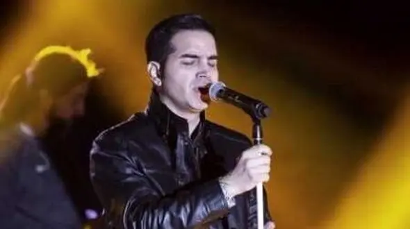 دانلود آهنگ عذابم میده این جای خالی از محسن یگانه