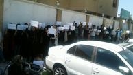 نامادری کودک آزار در ماهشهر دستگیر شد / مردم جلوی دادگستری تجمع کردند! + عکس 