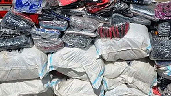 کشف پوشاک قاچاق در جزیره کیش