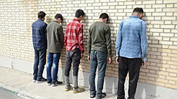 بازداشت 5 سارق حرفه ای لوازم داخل خودرو در ساوه