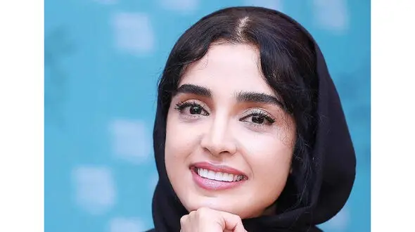 “الهه حصاری” در کنار کوچکترین همکارش