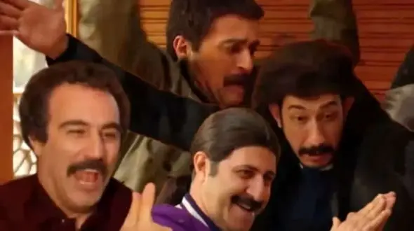 فیلم خنده‌دارترین سکانس پایتخت/ دامن زنونه‌ی آقا نقی معمولی که هِد فامیله و  .... 