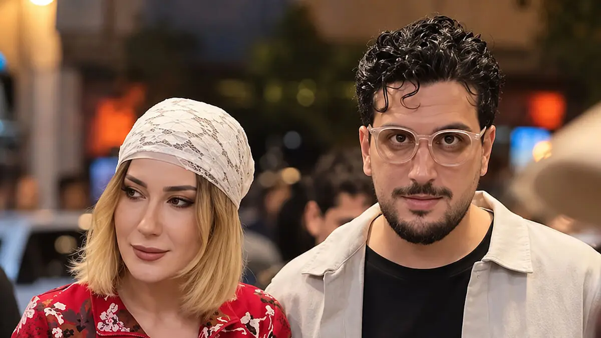 فیلم و عکس ها / استایل امیرحسین قیاسی و همسرش شیک پوشش در تئاتر «قبض روح»