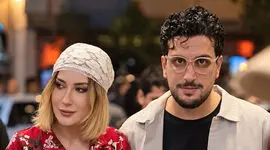 فیلم / خودنمایی همسر امیرحسین قیاسی  با نمایش زیورآلاتش /  خانمی با دو دست اضافه برای نمایش طلاهایش