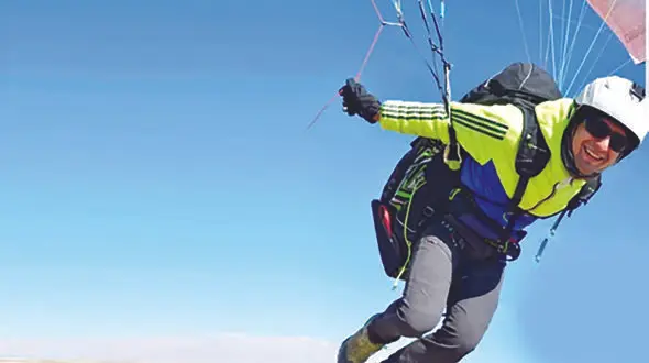 پرواز شوم در سیرجان / زجر پدر و مادری که پسرشان تک و تنها در آسمان جان باخت + عکس