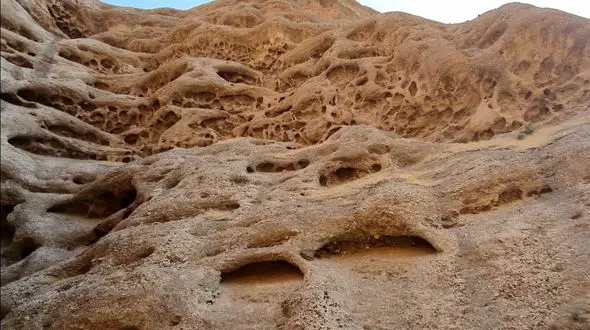 صخره های شگفت انگیز اندج در جاده الموت قزوین + فیلم