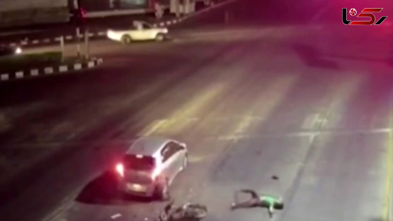 مرگ دردناک موتورسوار، 5 ثانیه پس از تصادف + فیلم