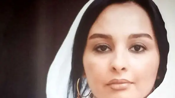 عکس؛ سفر در زمان؛ «ماهایا پطروسیان» در 14 سالگی در کنار پدر و مادرش؛ سال 62