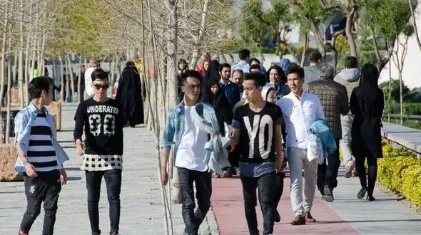 علل کاهش تمایل جوانان از نیمه دهه 60  به ازدواج / بلوغ اقتصادی مهم ترین پیش نیاز 