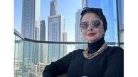 فیلم ذوق و هیجان بچگانه ی نفیسه روشن درحال دیدن آبنمای موزیکالی در دوبی
