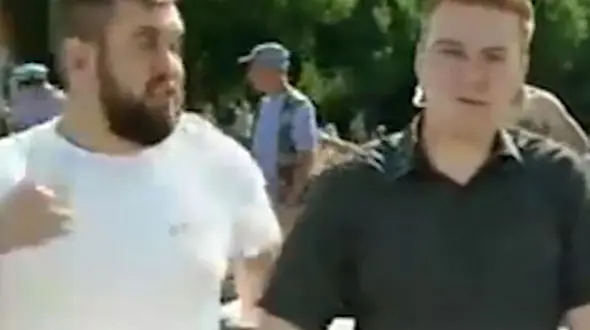 حمله وحشیانه به مجری هنگام پخش زنده + فیلم