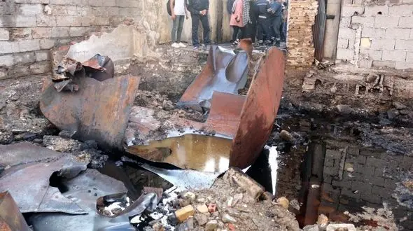 بی احتیاطی کارگران رشتی خانه را خاکستر کرد!