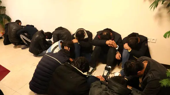 2 دختر و 13 مرد در ویلای صفادشت رفتار پلیدی داشتند !+تصاویر