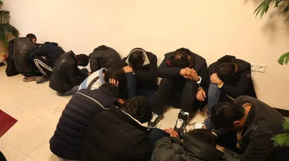 2 دختر و 13 مرد در ویلای صفادشت رفتار پلیدی داشتند !+تصاویر