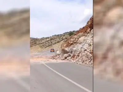 انسداد آزادراه قزوین-رشت به علت ریزش کوه