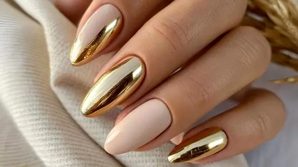 طراحی ناخن کروم آینه‌ ای؛ استایلی جذاب برای جشن‌ ها