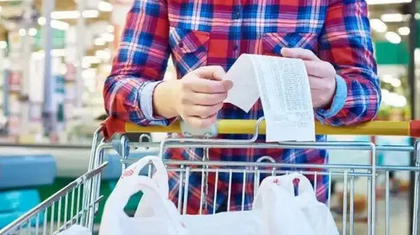 تورم ۷ درصدی فروردین در کنار تورم سالانه ۵۰ درصدی، افزایش ۶۰ درصدی دستمزد همین اول سال در آزمون معیشت قرار گرفت