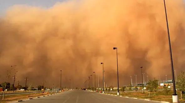 ببینید | لحظه هجوم طوفان خاک به ثلاث‌باباجانی