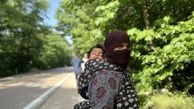 فیلم مادر ایرانی که با کودکش بر دوش؛ زباله‌های جنگل را پاکسازی کرد / 30 کیلومتر زباله در جنگل گلستان 