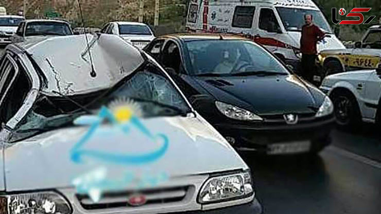 سقوط سنگ بر روی پراید در جاده هراز +عکس