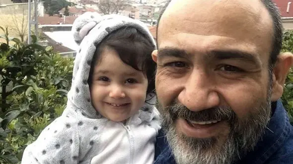 خوشگذرانی هانا غفوریان با پدر و مادرش + عکس دختر خوش خنده