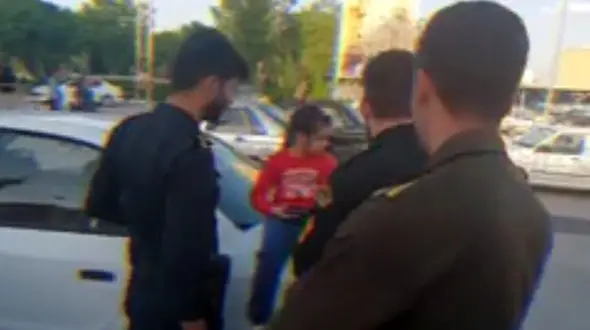 فیلم لحظه بازگشت کودک گمشده به آغوش خانواده اش در اصفهان را ببینید