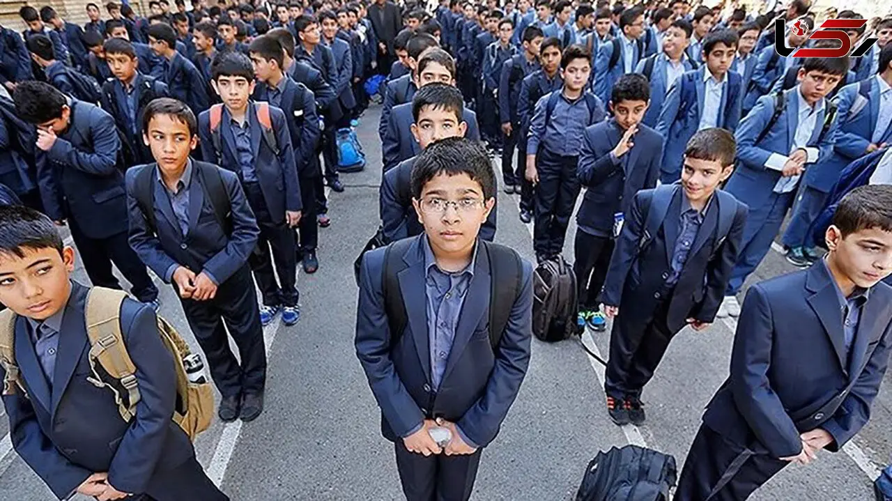 حرکات خیلی موزون دانش آموز بازیگوش با سرود انقلابی 