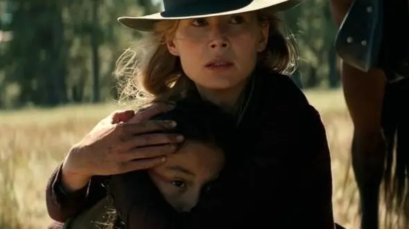 بازیگر معروف دست به اسلحه شد +عکس 