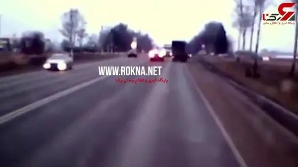 لحظه تصادف وحشتناک تریلی با دو خودرو + فیلم 