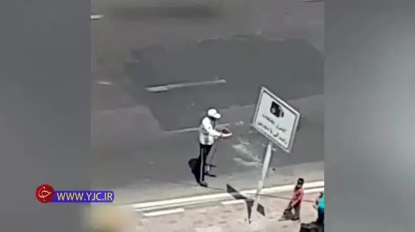 اقدام انساندوستانه سرباز راهنمایی و رانندگی سوژه رسانه ها شد+ فیلم
