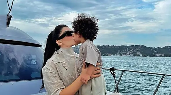 10 سلبریتی زن و مرد معروفی که پول پارو می کنند + عکس و اسامی