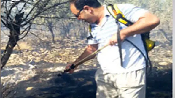 این مرد ایلامی یک تنه آتش جنگل‌ را خاموش کرد! + فیلم