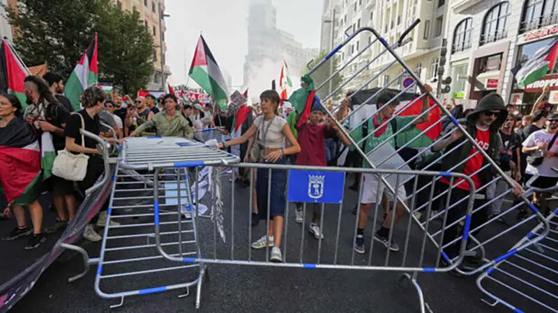 Spain’s PM calls for Israel-banned 1
