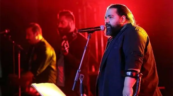 فیلم / کنسرت باشکوه مردم تبریز برای رضا صادقی با آهنگ ترکی آیریلیق/ فیکریندن گئجه لر یاتا بیلمیرم ...